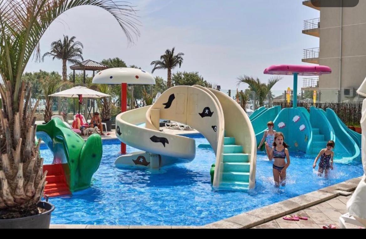 Bea Apartament On The Beach -Mamaia Nord Năvodari Exterior foto